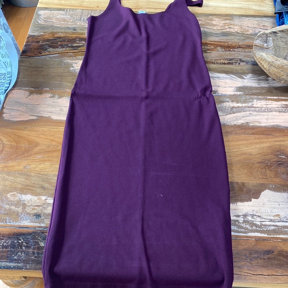 3 item bundle for $15✨ Body con midi dress